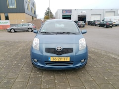 Toyota Yaris - 1.3 VVTI EXEC. MMT