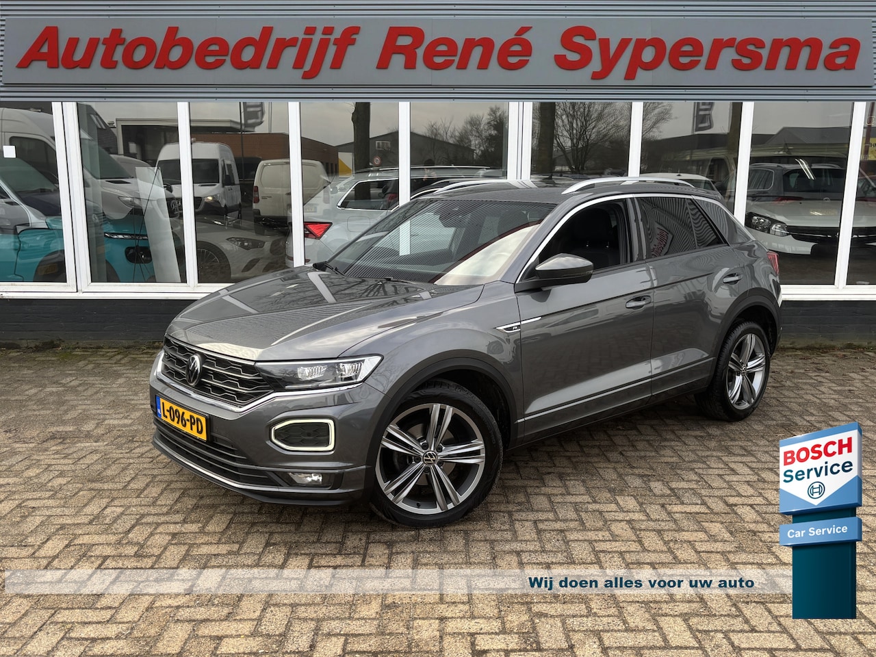 Volkswagen T-Roc - 1.5 TSI Sport 2x R-Line | Parkeer Camera | Adaptieve Cruise | Navi - AutoWereld.nl
