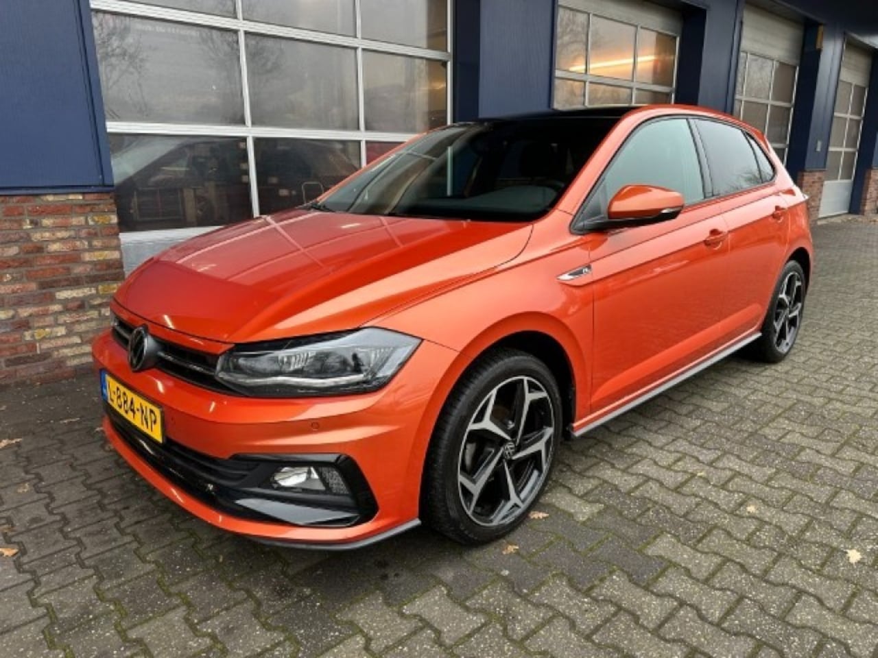 Volkswagen Polo - 1.0 TSI Highline 2x R-line, Automaat. Camera. Trekhaak. Pano, Stoelverwarming, Carplay,  A - AutoWereld.nl