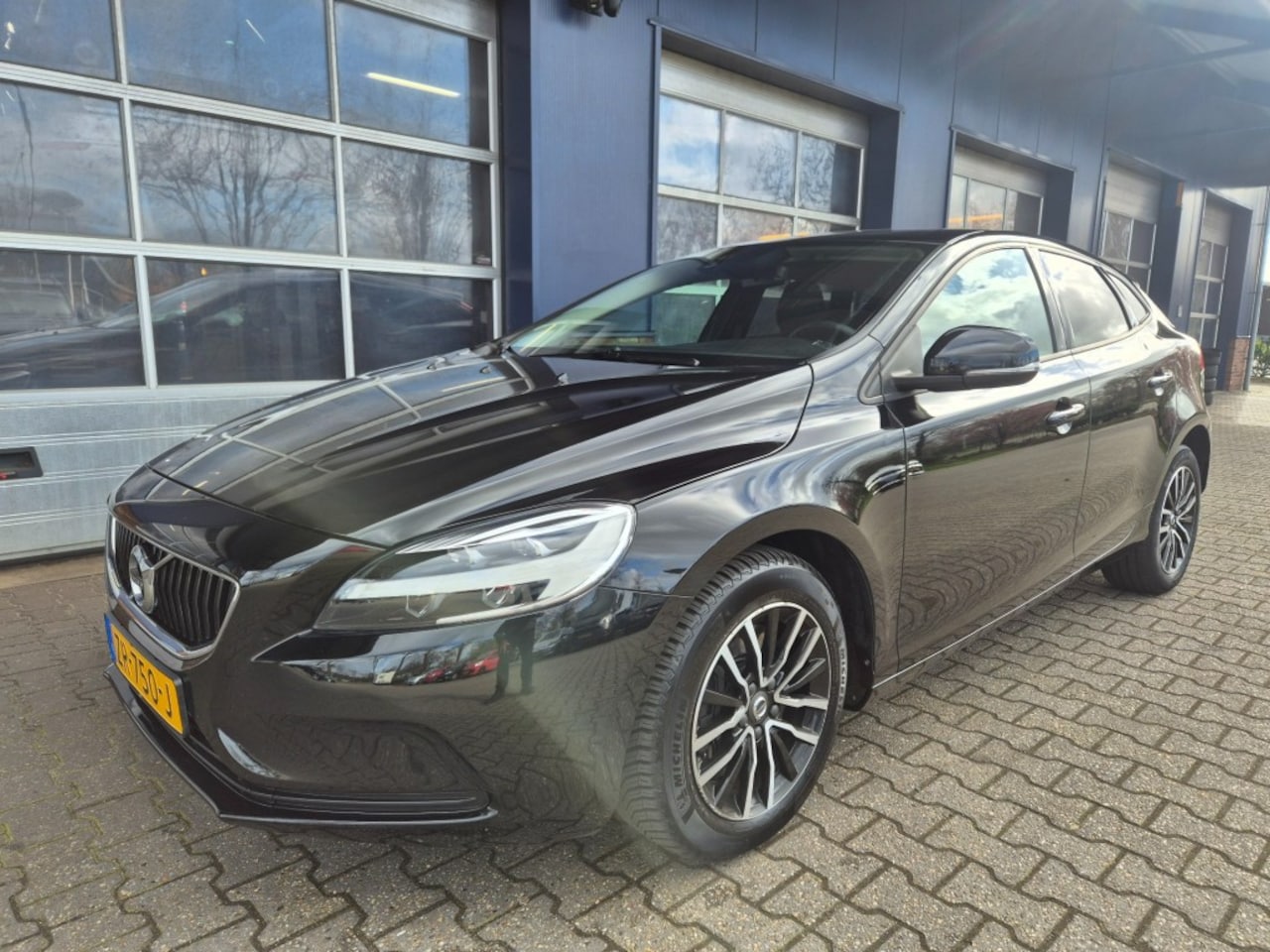 Volvo V40 - 1.5 T2 POLAR+ Automaat, Navi, Stoelverwarming, ALL IN Prijs. - AutoWereld.nl