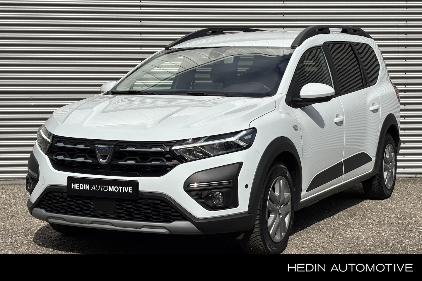 Dacia Jogger - 1.0 TCe Comfort 7-Persoons / Nederlandse Auto / Eerste Eigenaar / Parkeercamera / Navigati - AutoWereld.nl