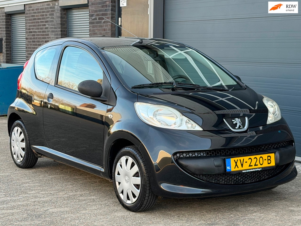 Peugeot 107 - 1.0-12V XR APK 3drs ZWART - AutoWereld.nl