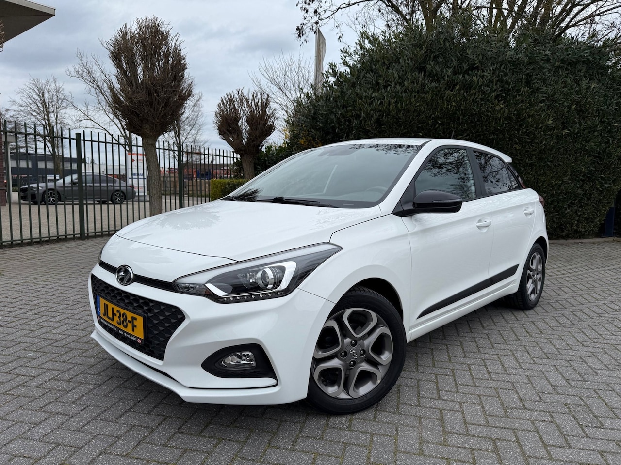 Hyundai i20 - 1.2 (4 cil.), Apple CarPlay, AIRCO, Cruise Control, Navigatie, Achteruitrijcamera, DAB, Bl - AutoWereld.nl