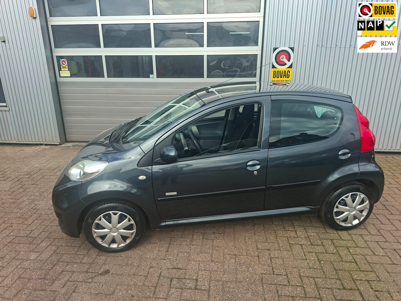 Peugeot 107 - 1.0-12V Millesim 200 Airco 5 Deurs - AutoWereld.nl