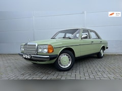 Mercedes-Benz 200-serie - 200 OLDTIMER / YOUNGTIMER 1977 97.000KM HANDGESCHAKELD/UNIEKE AUTO/HISTORIE AANWEZIG ZEER