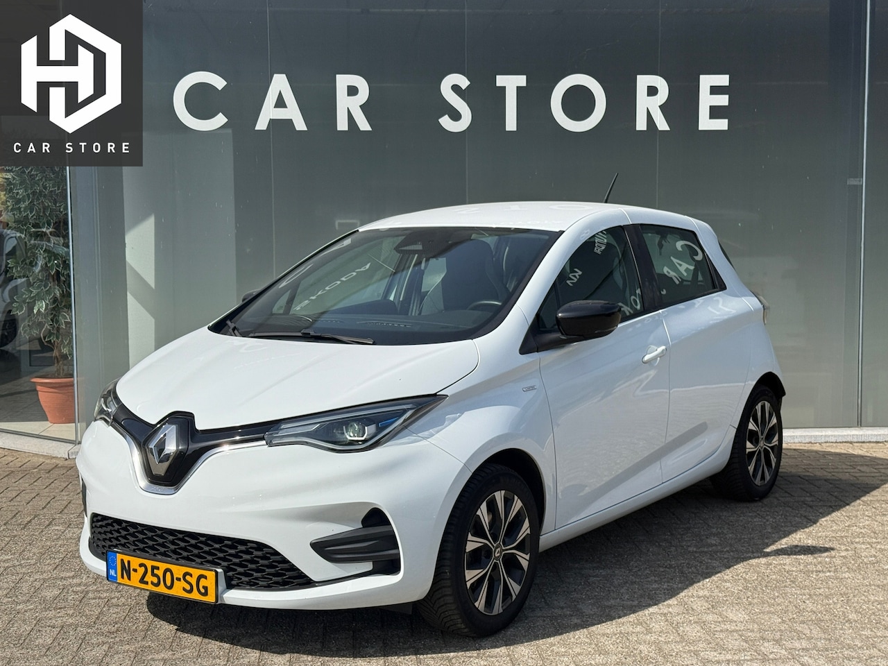 Renault Zoe - R135 Limited 52 kWh|KOOP ACCU|93% SOH|DEALER ONDERHOUDEN - AutoWereld.nl
