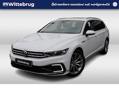 Volkswagen Passat Variant - 1.4 TSI PHEV 218pk GTE DSG Automaat / Panorama dak / LM 18 inch / IQ LED Matrix / 360 Came