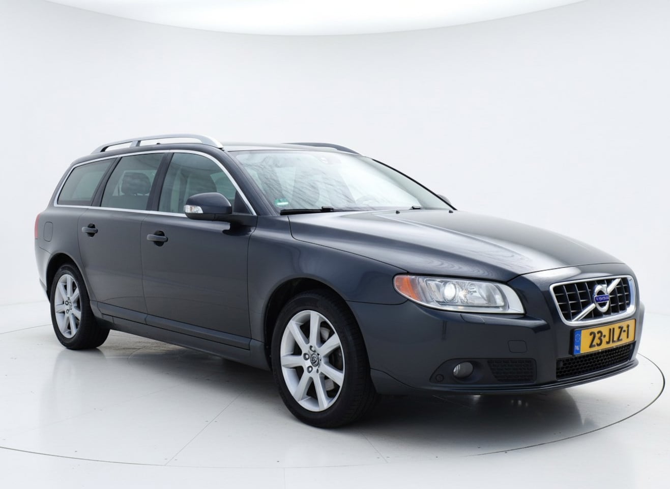 Volvo V70 - 2.4D Summum Xenon/Navi/Stoelverw!! - AutoWereld.nl