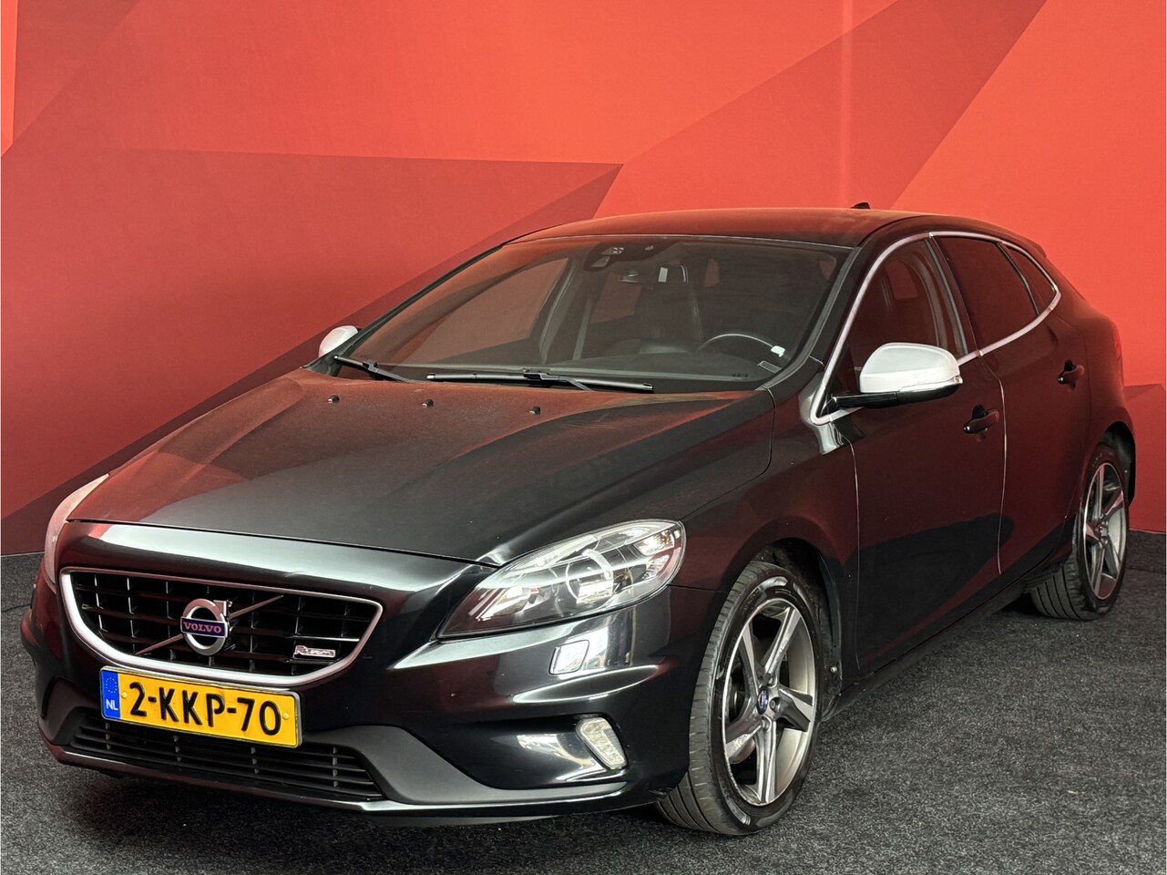 Volvo V40 - 1.6 T3 R-Design  | Stoelverwarming | Camera | Rijklaar! - AutoWereld.nl