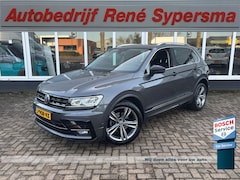 Volkswagen Tiguan - 1.5 TSI ACT Highline Business R | Trekhaak | Pano | Stoelverwarming | Dodehoek Detector
