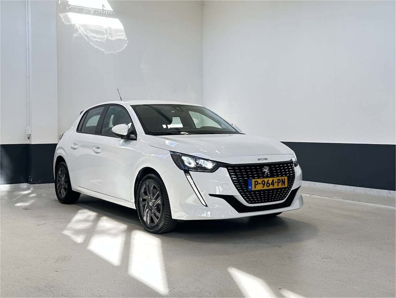 Peugeot 208 - 1.2 PureTech Allure | NL | Eig | Apple Carplay Androdi Auto| PDC | - AutoWereld.nl