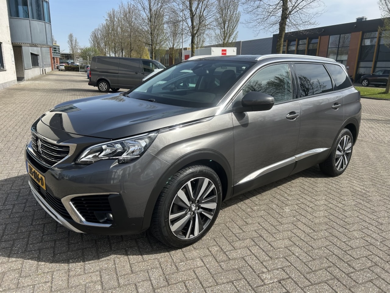 Peugeot 5008 - 1.2 PureTech Allure 7P AUT LEER NAVI CAMERA NAP! - AutoWereld.nl