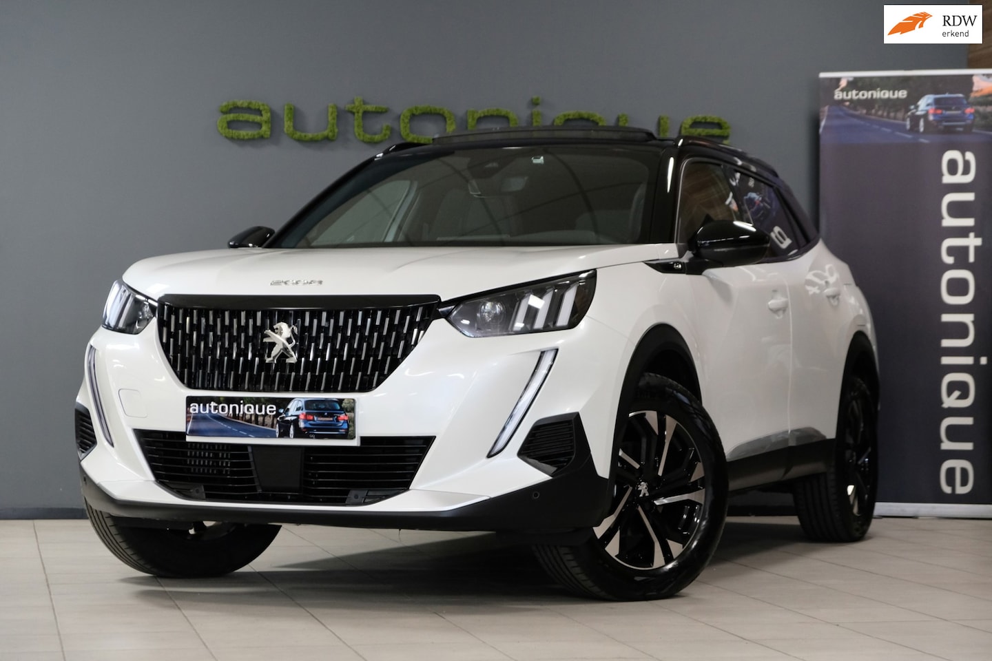 Peugeot 2008 - 1.2 Puretech GT-Line |PANORAMADAK| 16.000km!! UNIEK Automaat/Navi/Camera/Apple Carplay - AutoWereld.nl