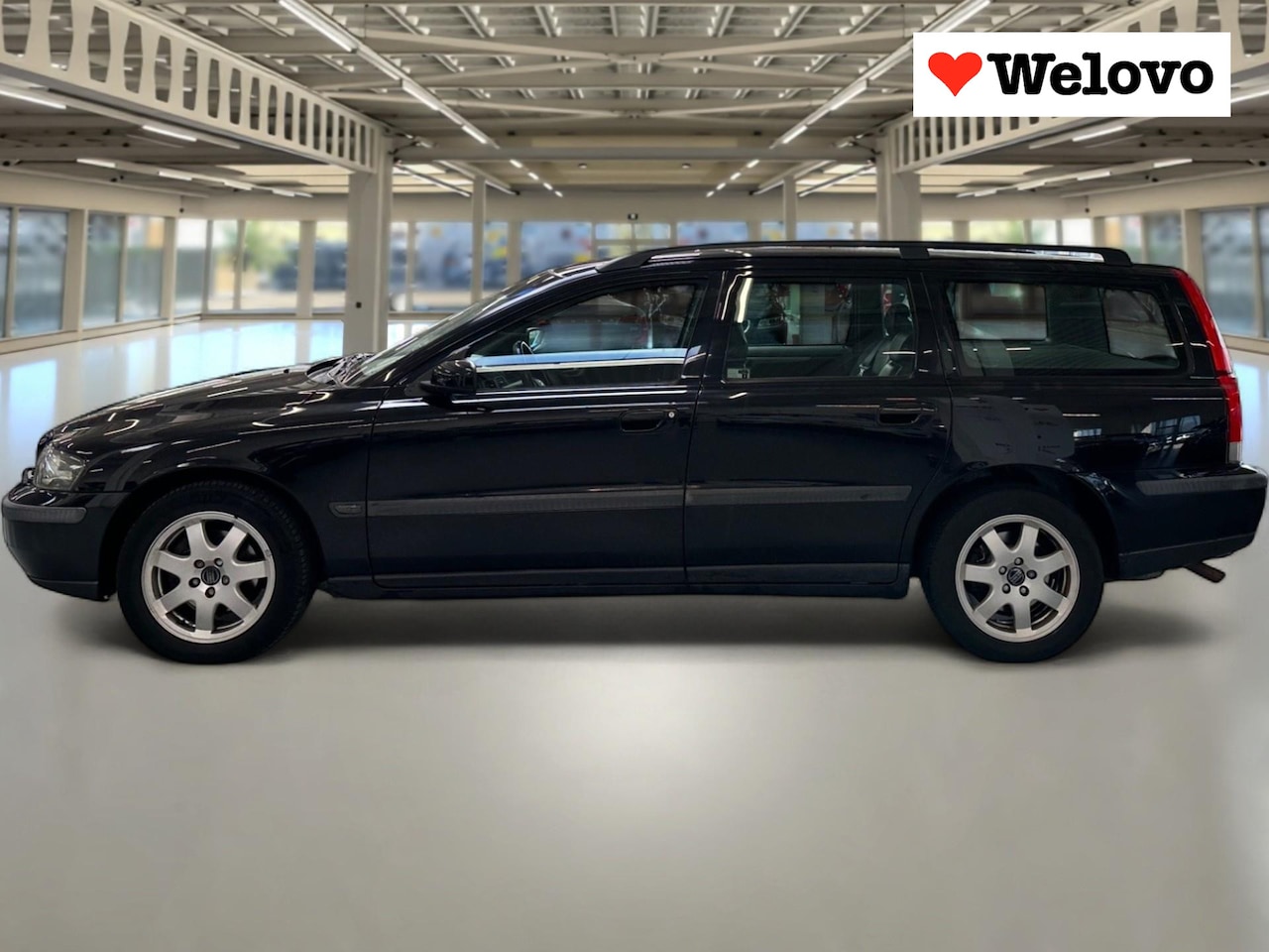 Volvo V70 - 2.4 Comfort Line Nieuwe koppeling, trekhaak, verwarmde stoelen... - AutoWereld.nl