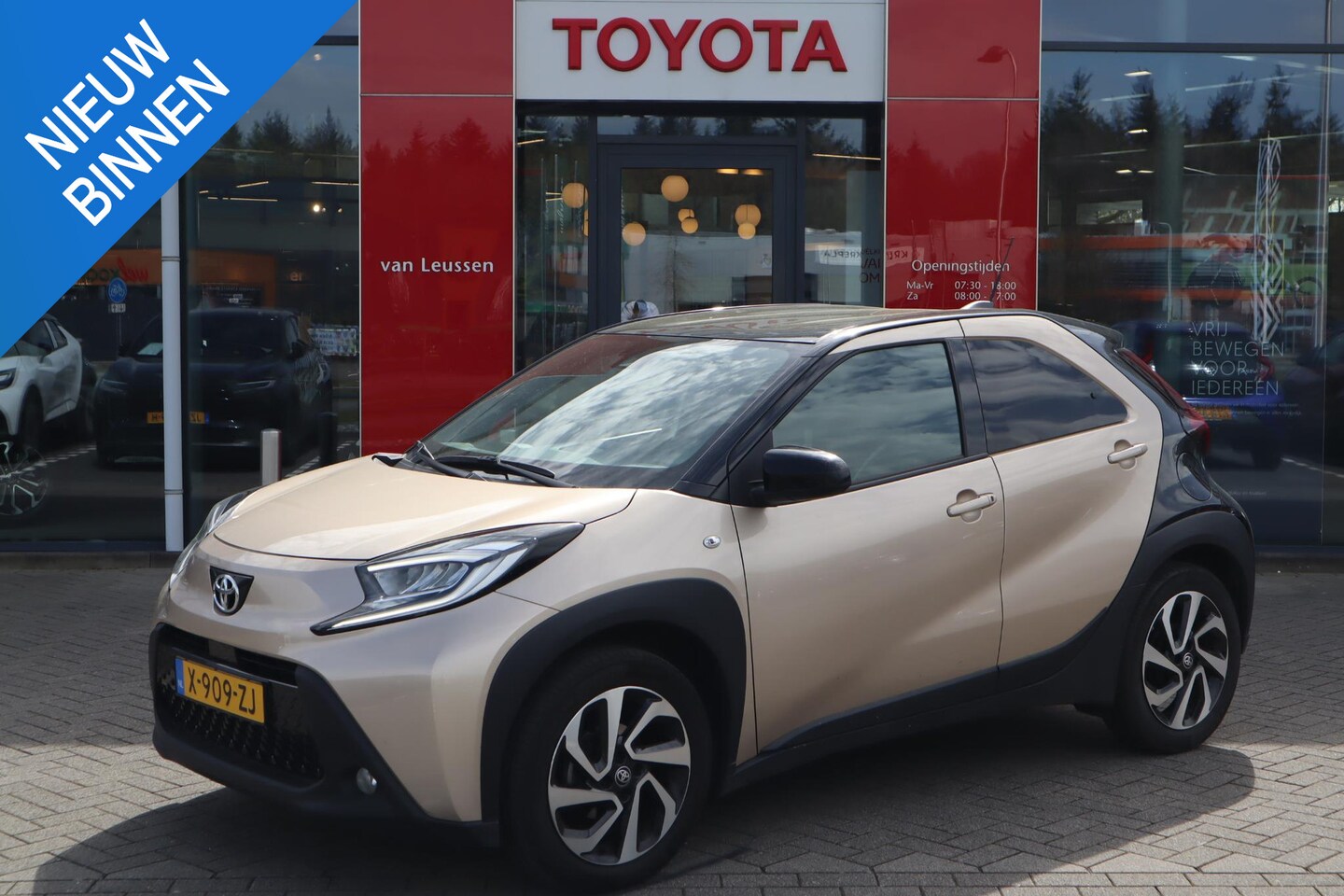 Toyota Aygo X - PULSE AUTOMAAT AD-CRUISE APPLE/ANDROID LM-VELGEN PRIVACY-GLASS NL-AUTO - AutoWereld.nl