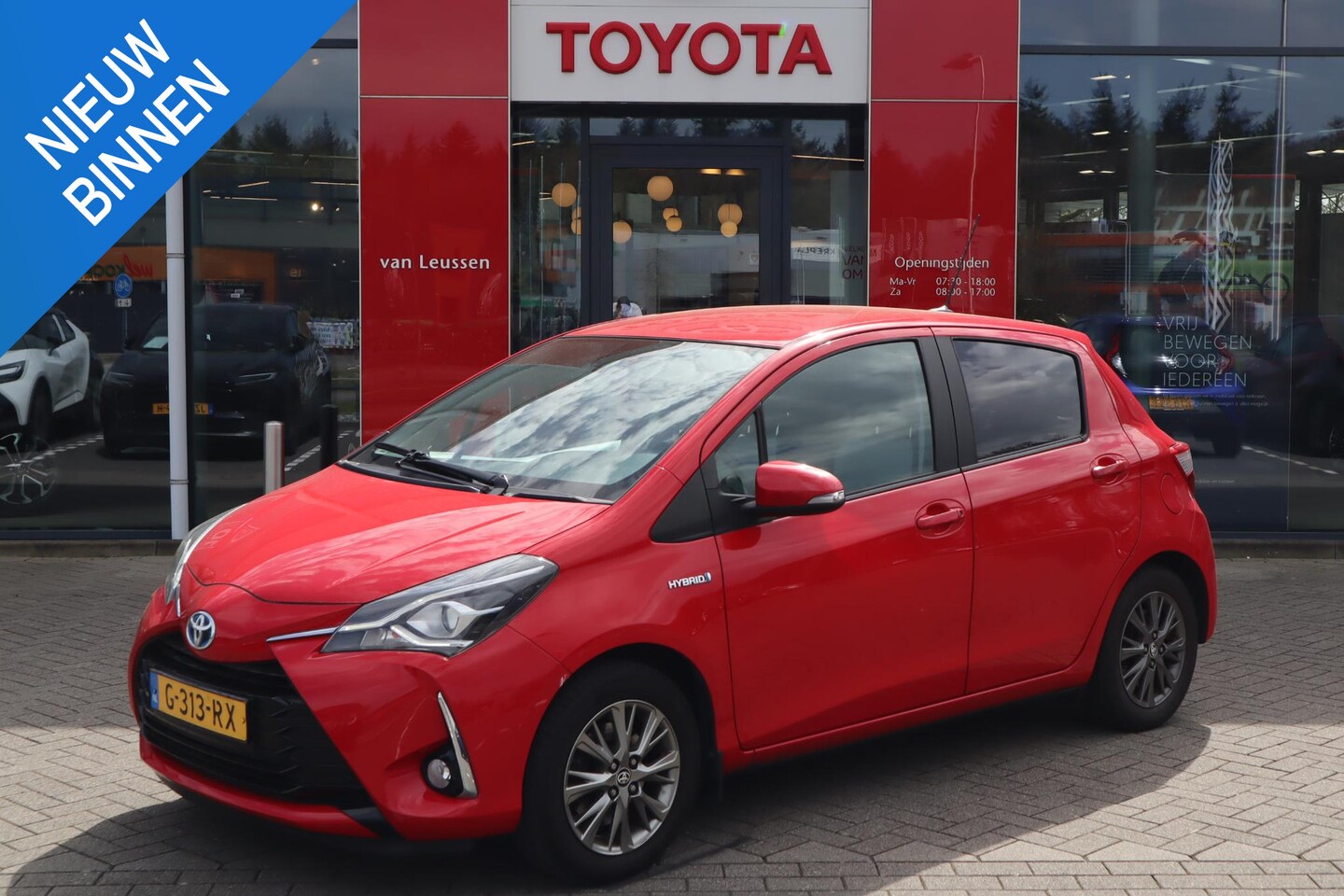 Toyota Yaris - 1.5 HYBRID DYNAMIC NL-AUTO NAVI LM-VELGEN LED PRIVACY-GLASS KEYLESS NAVI DAB+ - AutoWereld.nl