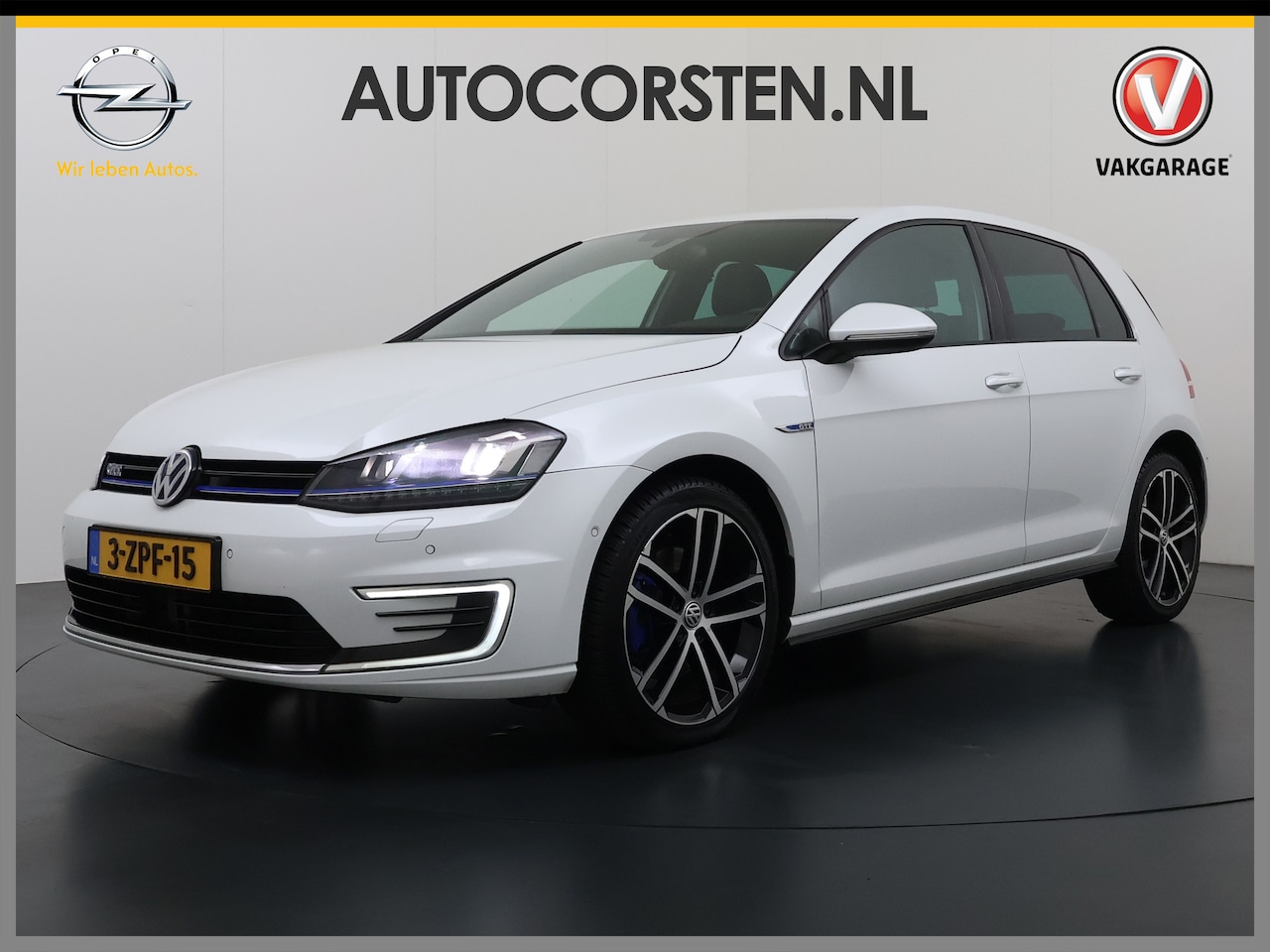 Volkswagen Golf - GTE 204pk PHEV Hybrid AUT-6 Leer+Stoelverwarming PDC-a+v Adap.Cruise Camera Trekhaak Execu - AutoWereld.nl