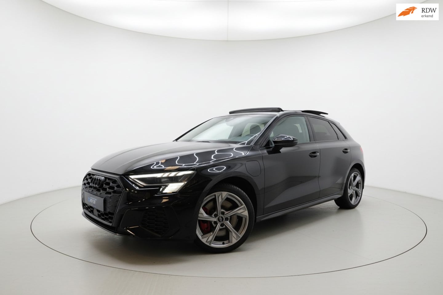 Audi A3 Sportback - 45 TFSI e 2x S LINE Competition VIRTUAL PANO - AutoWereld.nl