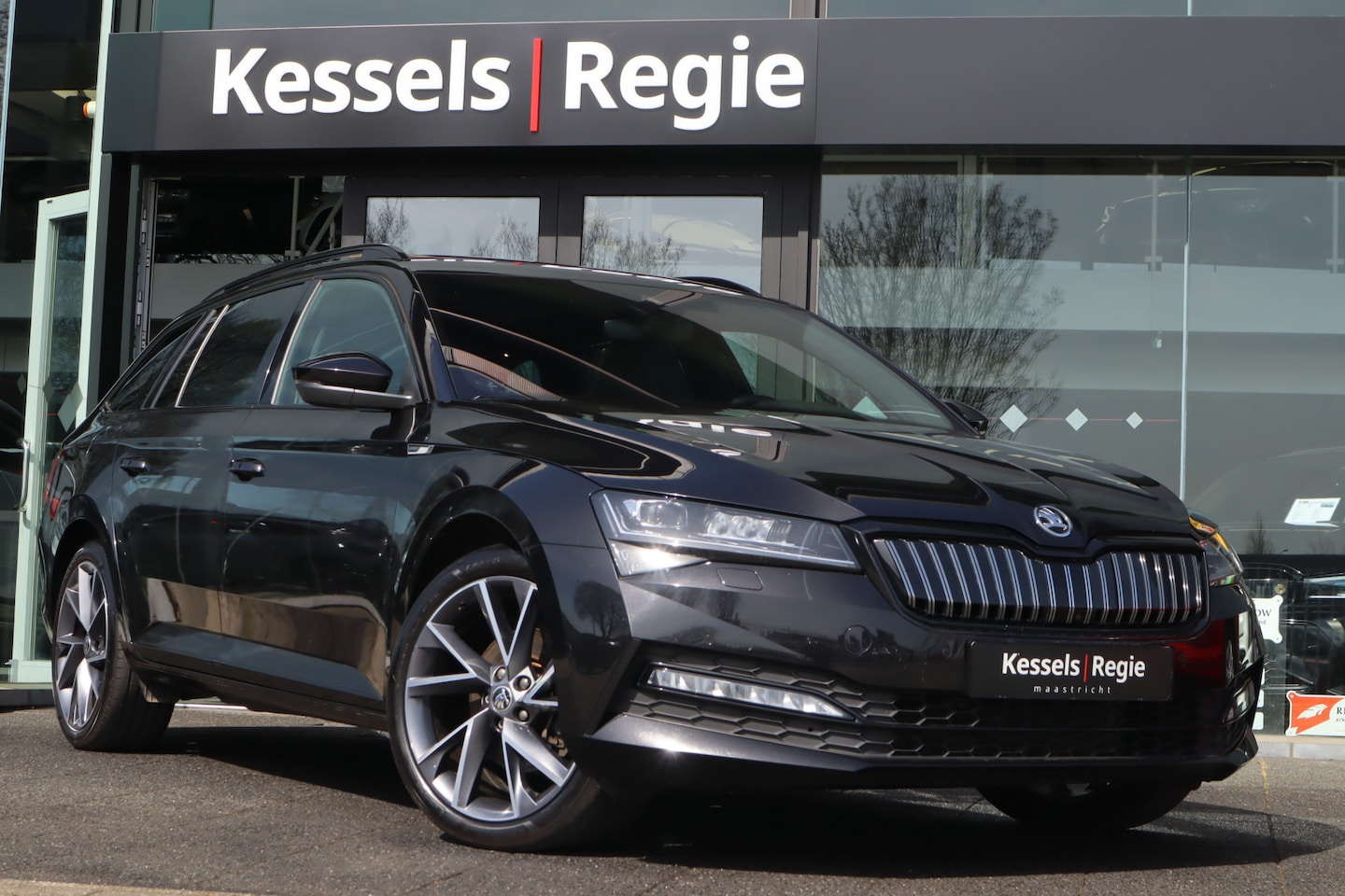 Skoda Superb Combi - 1.4 TSI iV Sportline Pano Memory Canton 360 ACC Matrix Keyless 19” Bliss - AutoWereld.nl