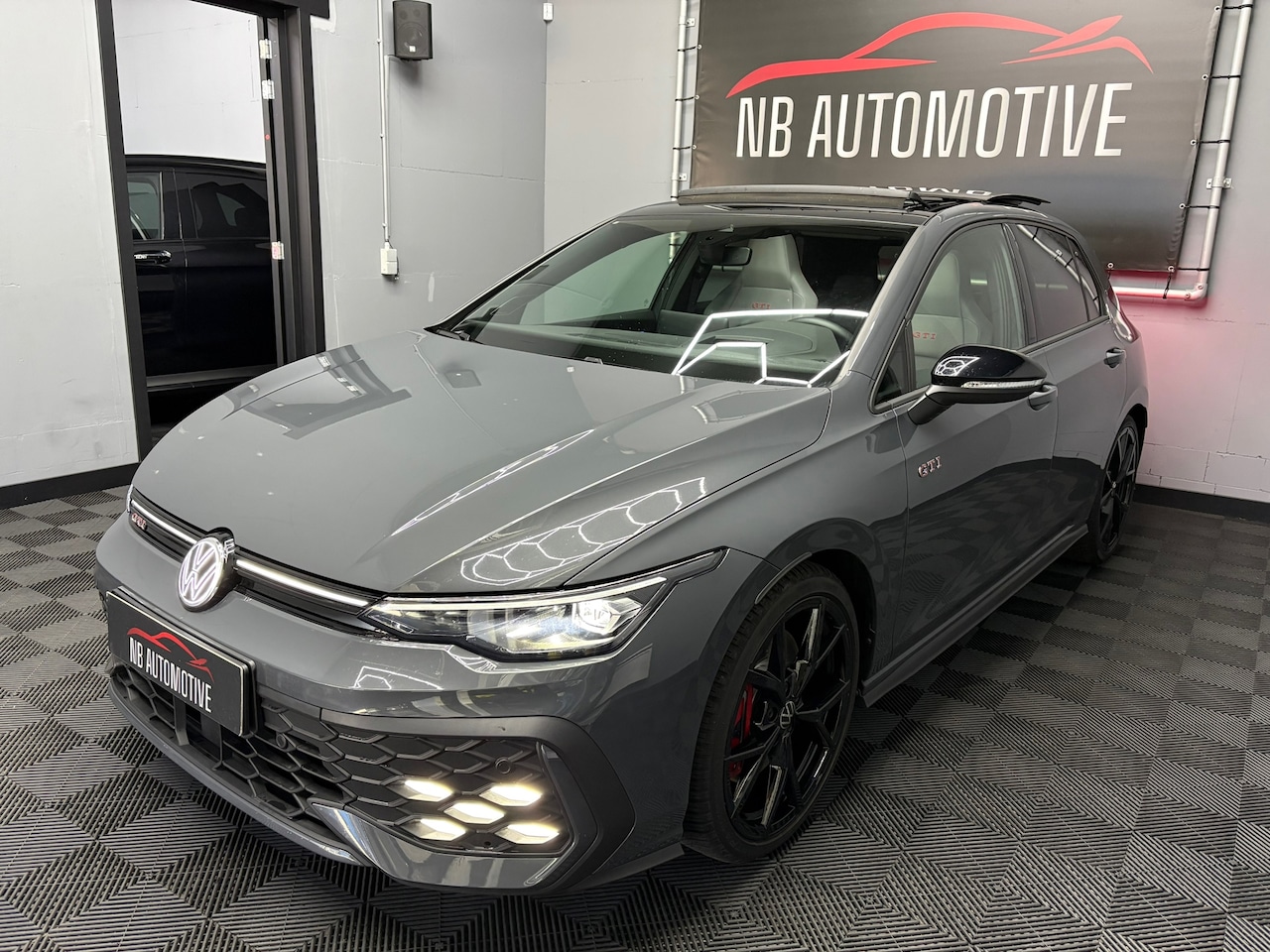 Volkswagen Golf - 8.5 GTI 2.0 Pano Headup Leer - AutoWereld.nl