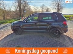 Volkswagen Tiguan - 1.4 TSI Sport&Style / Panorama Schuif kantel dak