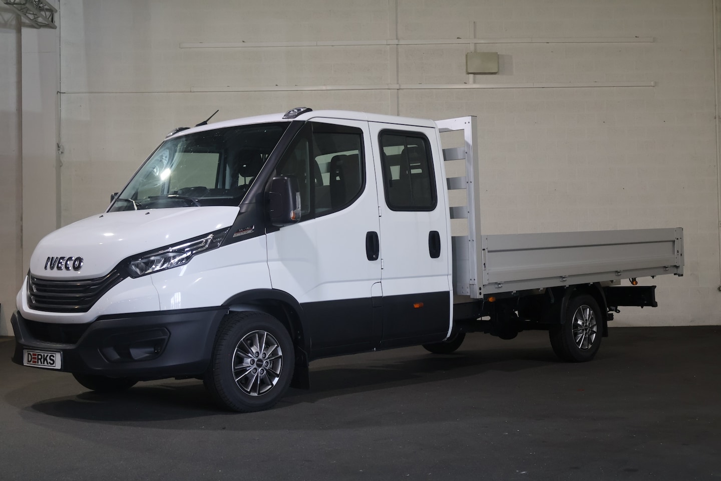 Iveco Daily - 35S18 Hi-Matic Open Laadbak DC 3.5T Trekhaak (7 persoons) - AutoWereld.nl
