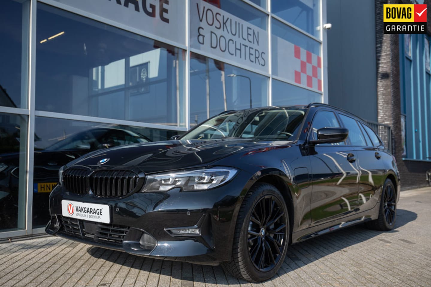 BMW 3-serie Touring - 330e xDrive Touring Sport Line | Trekhaak |PHEV - AutoWereld.nl