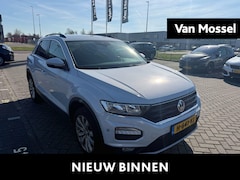 Volkswagen T-Roc - 1.5 TSI Style | 150 PK | Automaat | Parkeersensoren | Trekhaak | Climatronic (Automatische