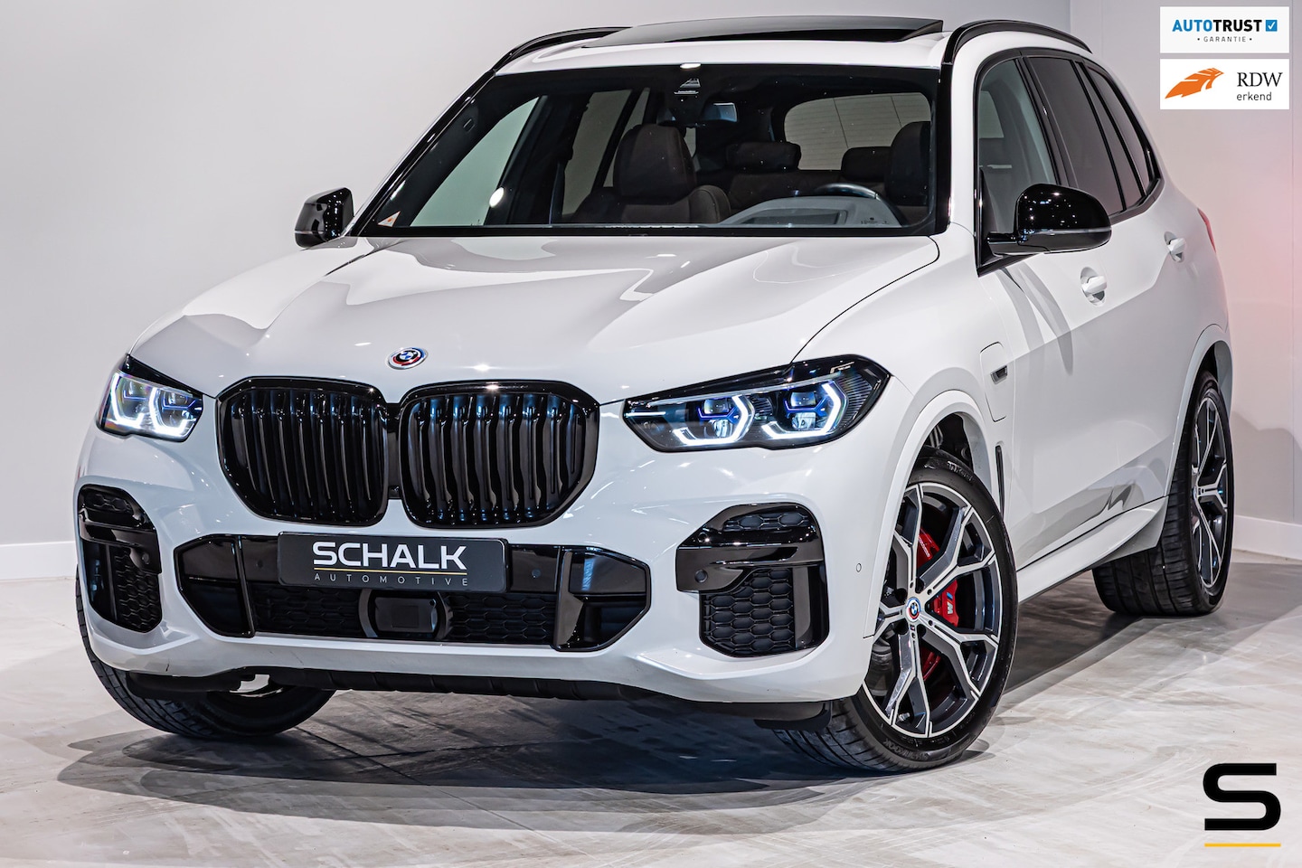 BMW X5 - XDrive45e High Executive|M-sportPro|Pano|E-trekhaak - AutoWereld.nl