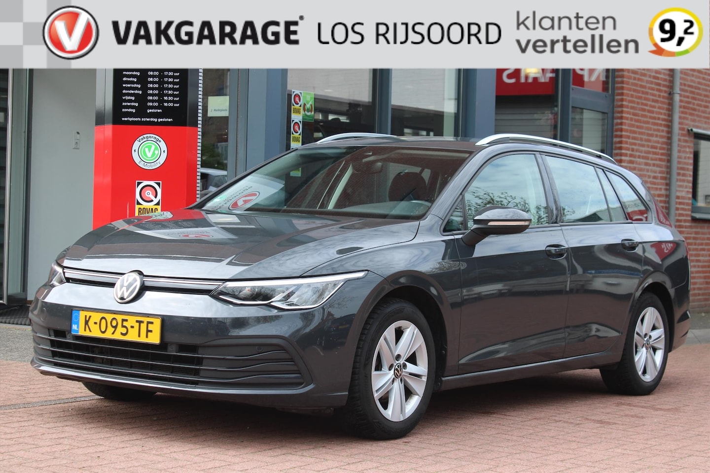 Volkswagen Golf Variant - 1.0 TSI *Life* | Trekhaak | Carplay | Massage Stoelen | Adaptive Cruise & Climate Control - AutoWereld.nl