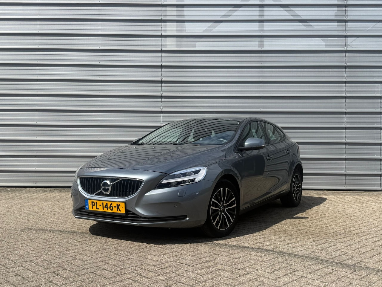 Volvo V40 - T2 122PK Nordic+ | Stoel verw. | Park assist Voor + Achter | Parkeerverwarming | Bluetooth - AutoWereld.nl
