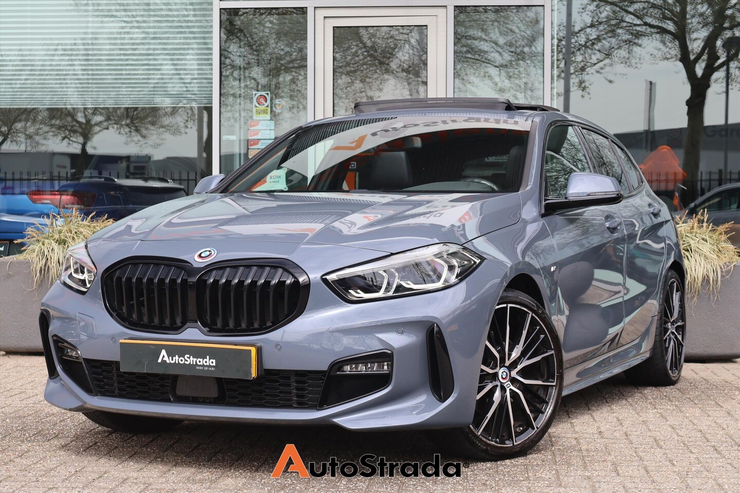 BMW 1-serie - (f40) 118i M-Sport 136pk | Sfeer | Stoelverwarming | Pano | Camera | LED | Navigatie | Car - AutoWereld.nl
