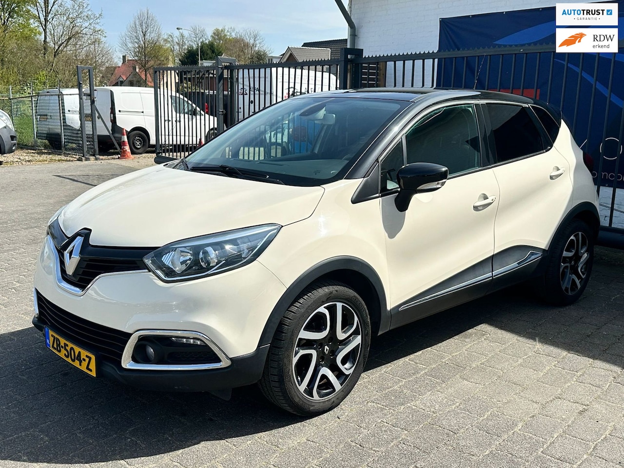 Renault Captur - 0.9 TCe Dynamique / AIRCO / NAVIGATIE / KEYLESS / TREKHAAK - AutoWereld.nl
