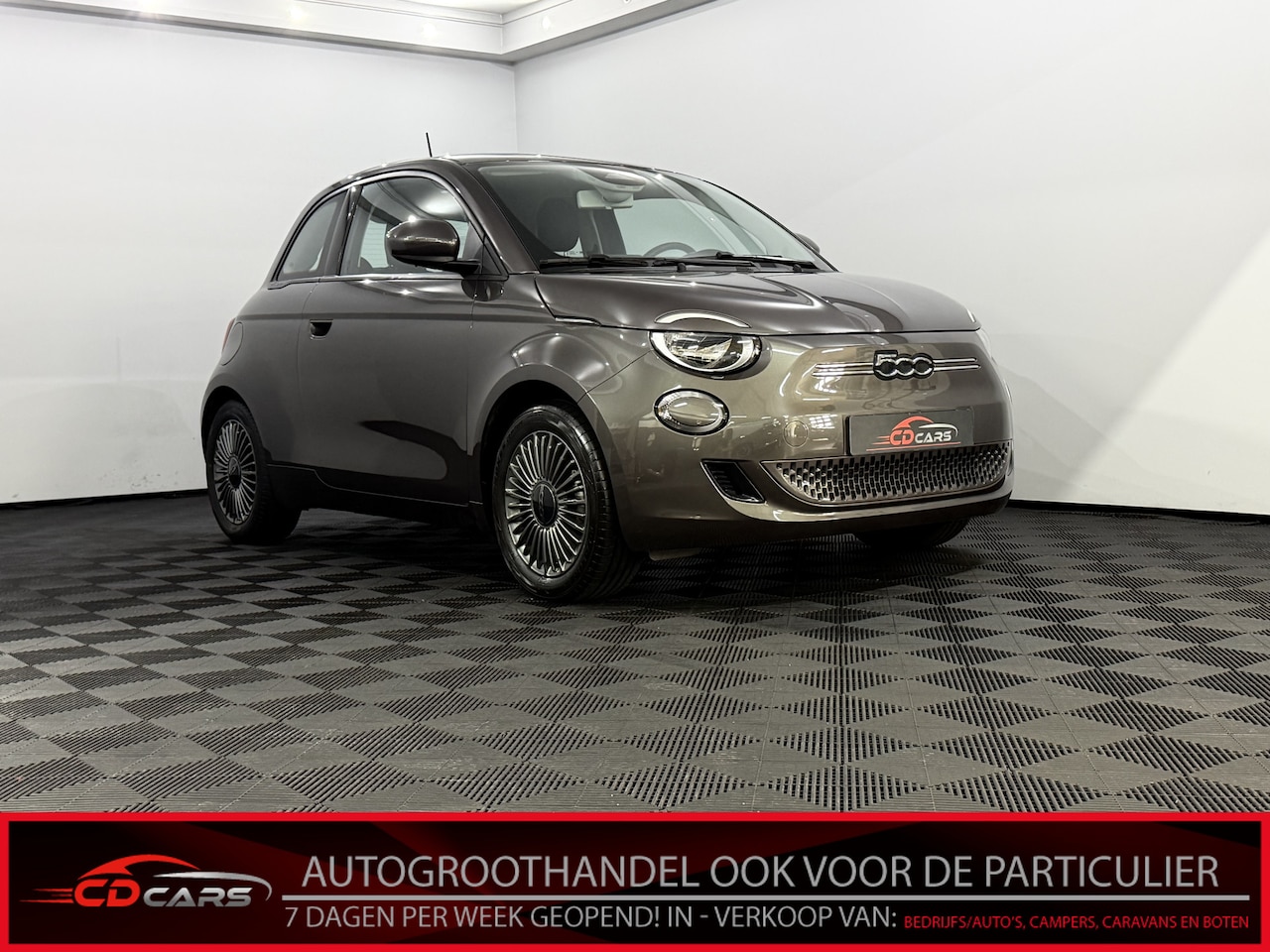 Fiat 500 - RED 24 kWh Clima, Parkeersensoren, Winterpakket, Keyless start, Cruise control, Lichtmetal - AutoWereld.nl