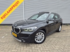 BMW X1 - XDrive25e Automaat, Panomadak, Carplay, Stoelverwarming, extra, Winter, Cruisecomtrol