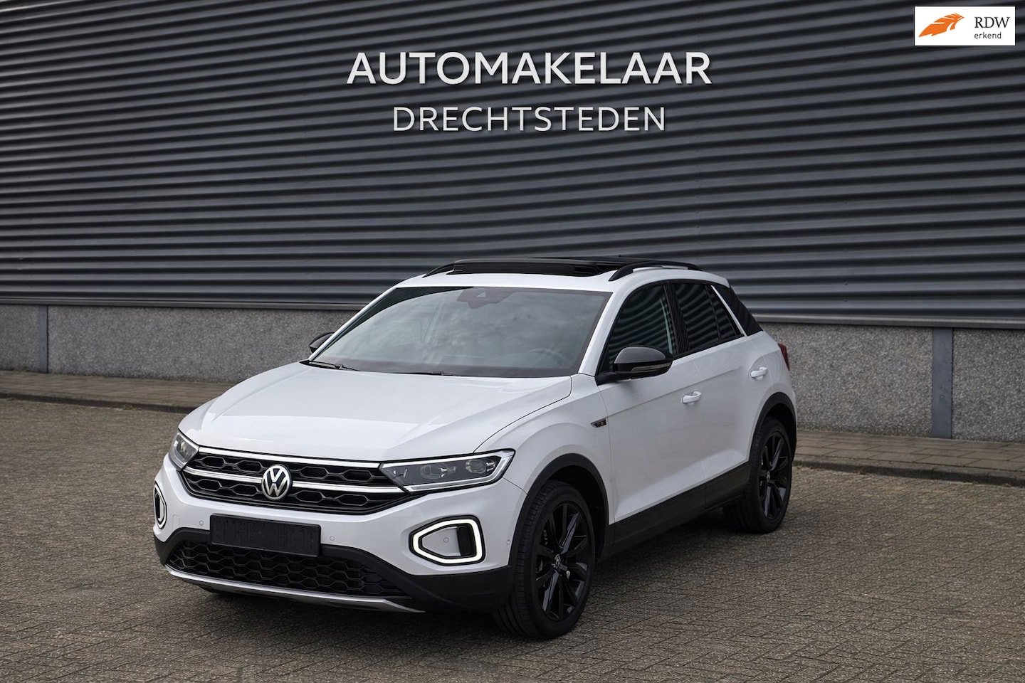 Volkswagen T-Roc - 1.0 TSI 2023 Business Black on Black/Pano/Led/Top auto! - AutoWereld.nl
