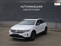 Volkswagen T-Roc - 1.0 TSI 2023 Business Black on Black/Pano/Led/Top auto