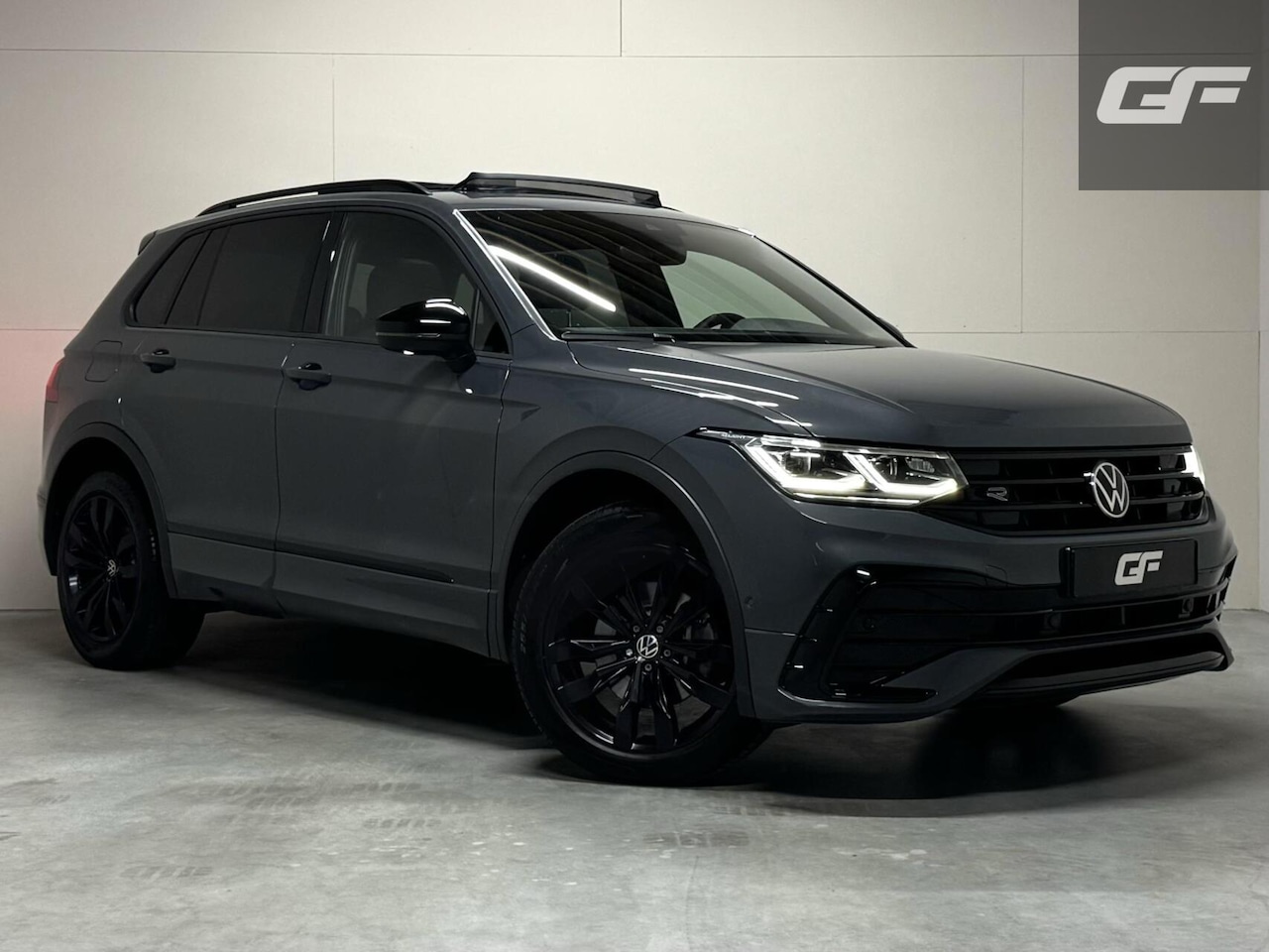 Volkswagen Tiguan - 1.4 TSI eHybrid Black Style R-Line Pano Sfeer Trekh. - AutoWereld.nl