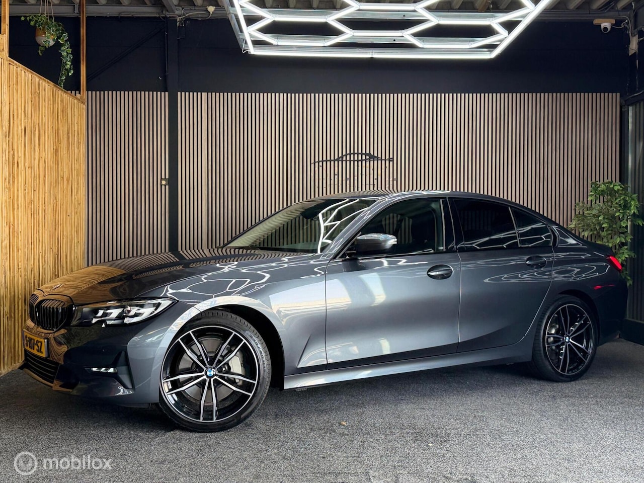 BMW 3-serie - 330i Executive Edition|Led|Pdc|Carplay|Sfeerverl - AutoWereld.nl