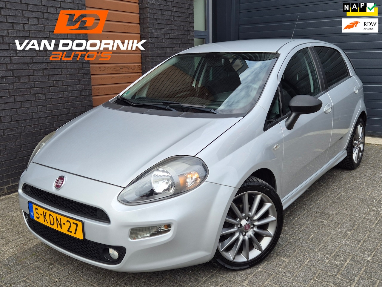 Fiat Punto Evo - 0.9 TwinAir Sport 5-Deurs/Airco/Cruise Control/APK 12-2026! - AutoWereld.nl