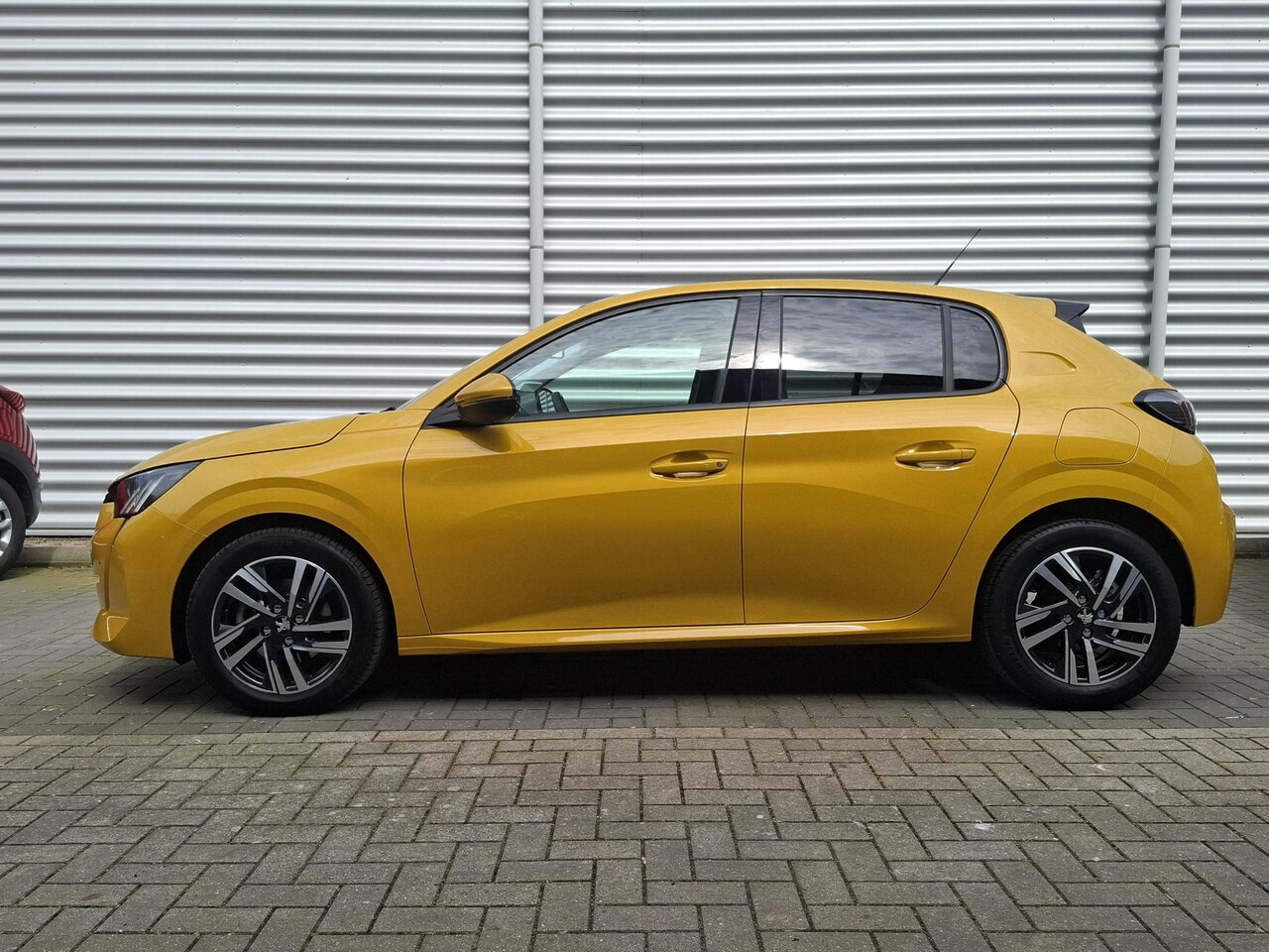 Peugeot 208 - 1.2 100 Allure Pano/Clima/Nav/Cam - AutoWereld.nl