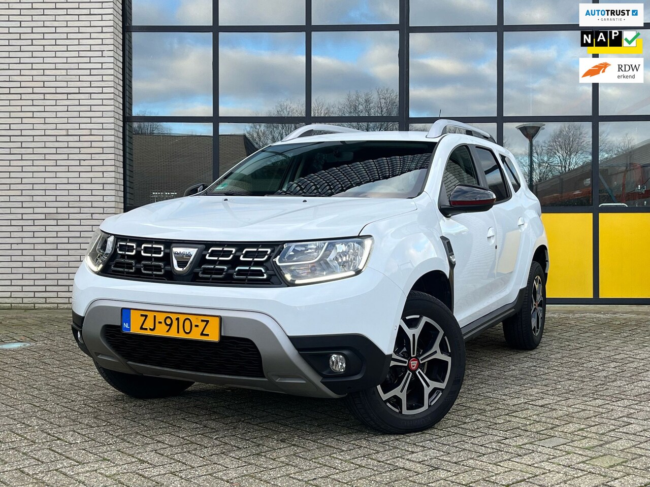 Dacia Duster - 130PK 1ste eigenaar dealer Tech Road, Navi, PDC, Achteruitrijcamera - AutoWereld.nl