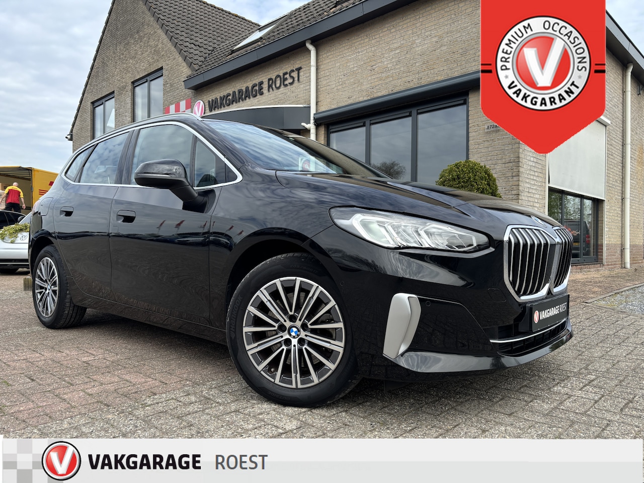 BMW 2-serie Active Tourer - 223i 204PK Automaat Trekhaak / Panoramadak / Leder - AutoWereld.nl