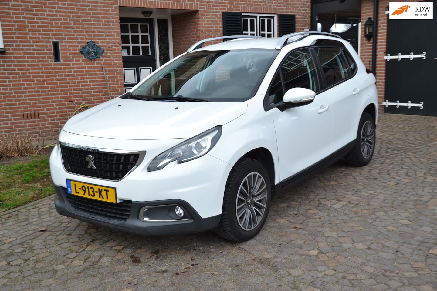 Peugeot 2008 - 1.2 PureTech Active - Airco - Navigatie+camara - Cruise control - Lm.Velgen - Dakrails - P - AutoWereld.nl