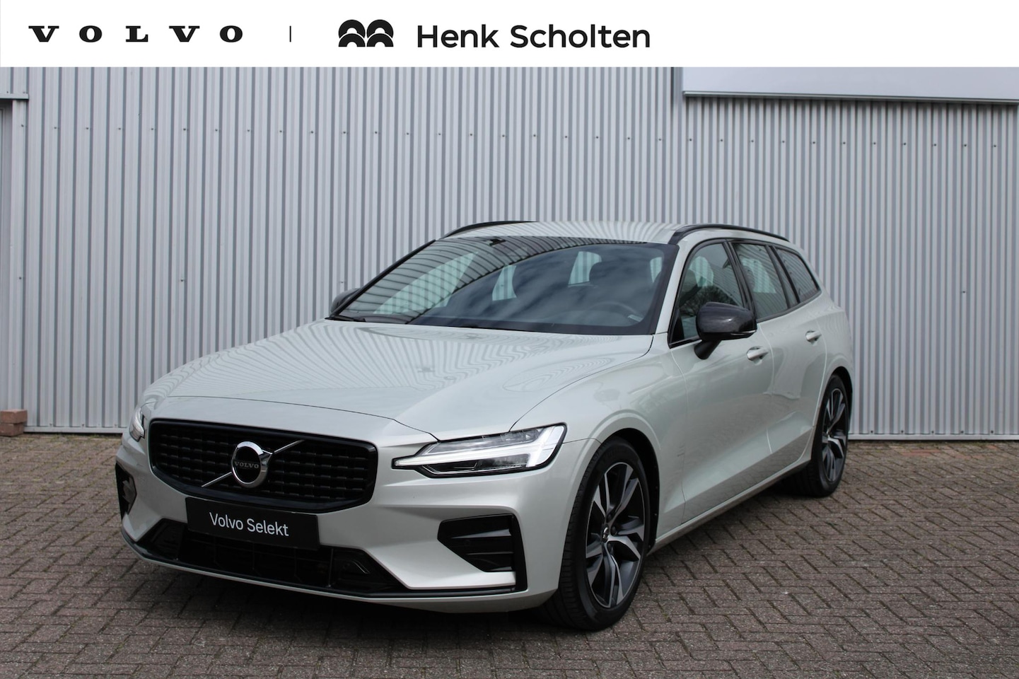 Volvo V60 - B4 Core | Verwarmbare voorstoelen en stuurwiel | Parkeercamera achter | Apple carplay/Andr - AutoWereld.nl