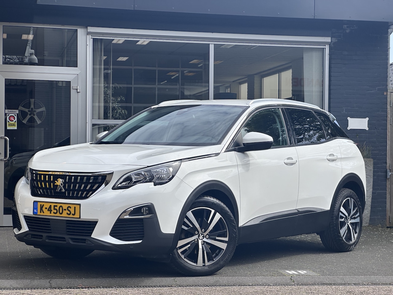 Peugeot 3008 - 1.2 PureTech Allure AUTO / CLIMA / NAVI / CAMERA / VIRTUAL - AutoWereld.nl
