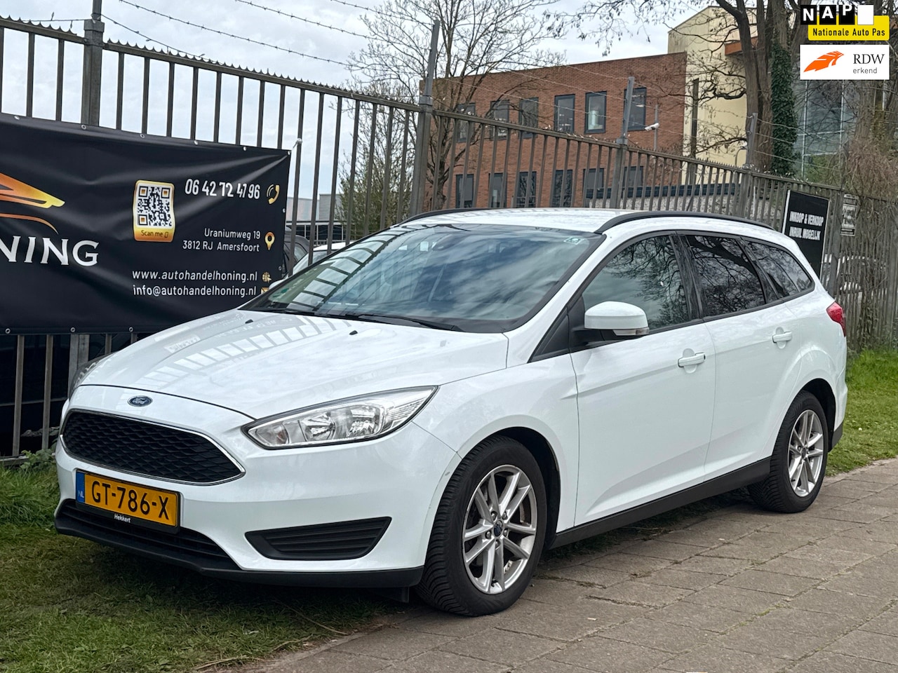 Ford Focus Wagon - 1.0 Trend Edition|CAMERA|STUURVERW|PSENSOR|NAVI|STOELVERW|AIRCO - AutoWereld.nl