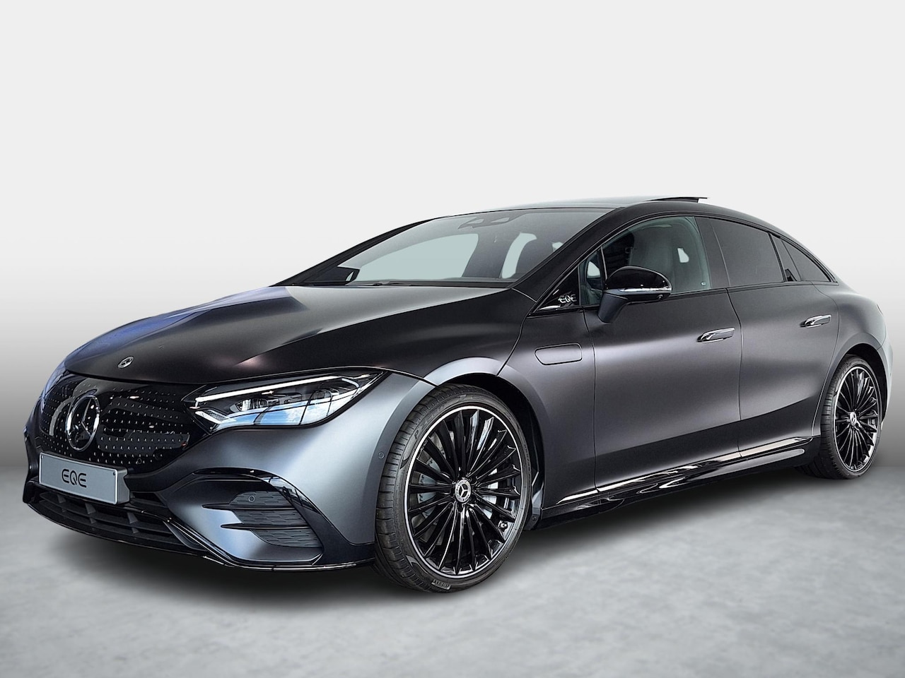Mercedes-Benz EQE - 350 AMG Line | Matgrijs | Premium Pakket | Night Pakket | Rijassistentiepakket Plus | Pan - AutoWereld.nl