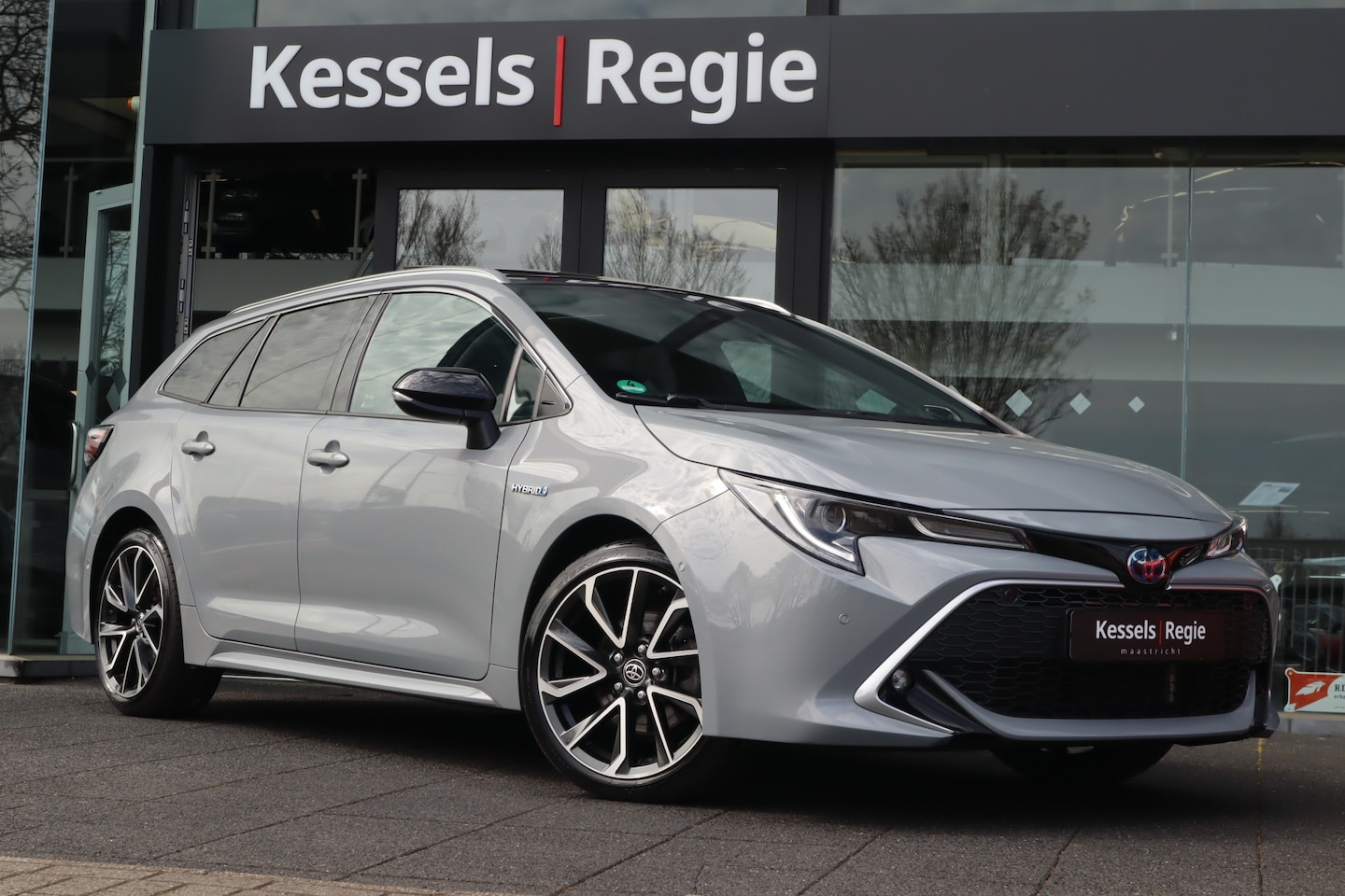 Toyota Corolla Touring Sports - 2.0 Hybrid Executive Pano Leer ACC BLIS Led JBL Camera - AutoWereld.nl