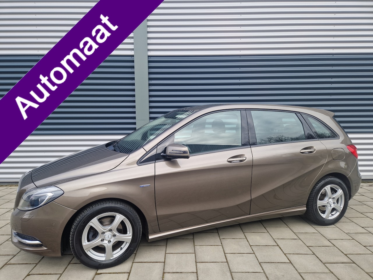 Mercedes-Benz B-klasse - 180 Ambition Automaat, climatronic, Leder, Navigatie , NAP, Trekhaak elektrisch - AutoWereld.nl